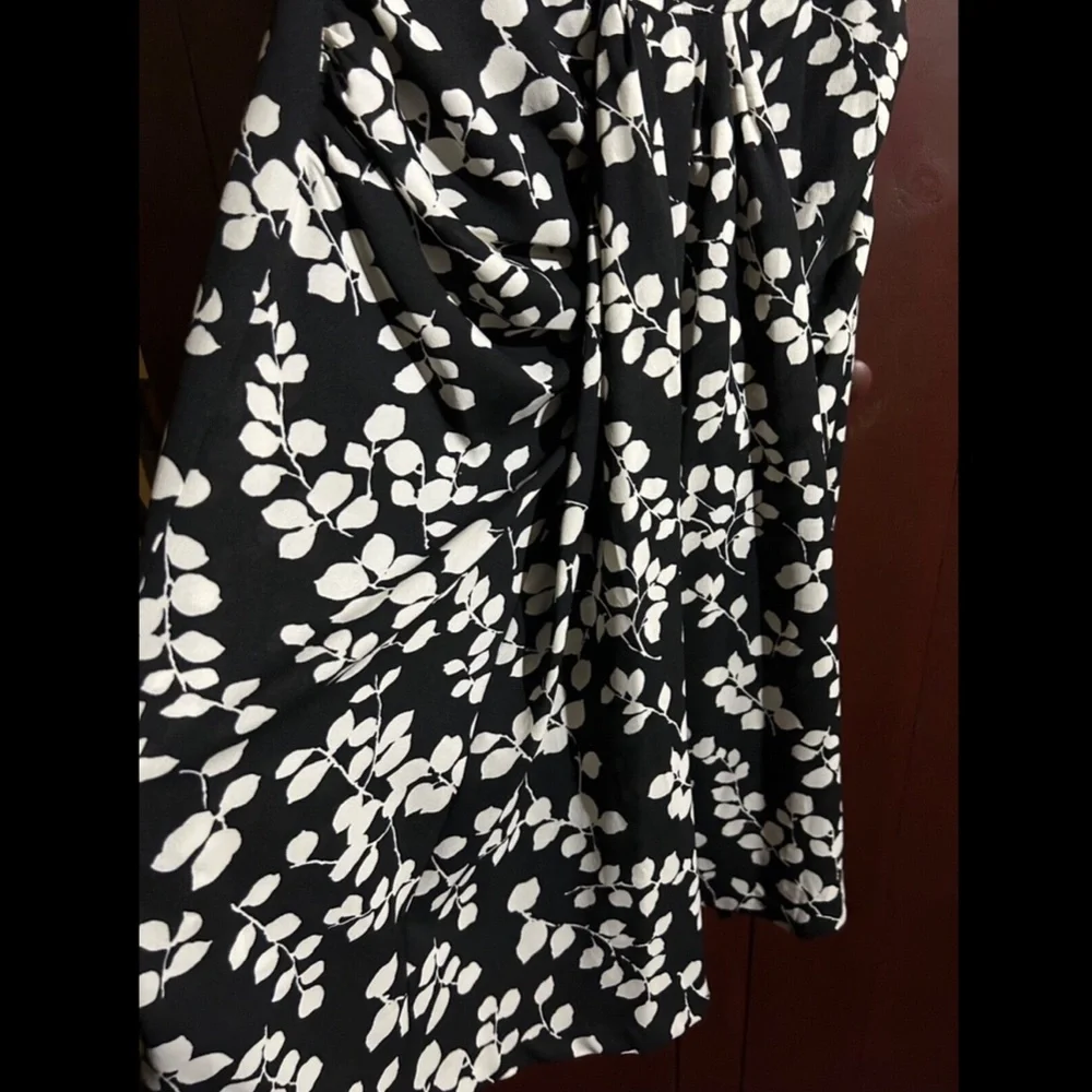 NWOT Eva Franco Sleeveless Knee Length Leaf Sheath Dress Black/White Size 6